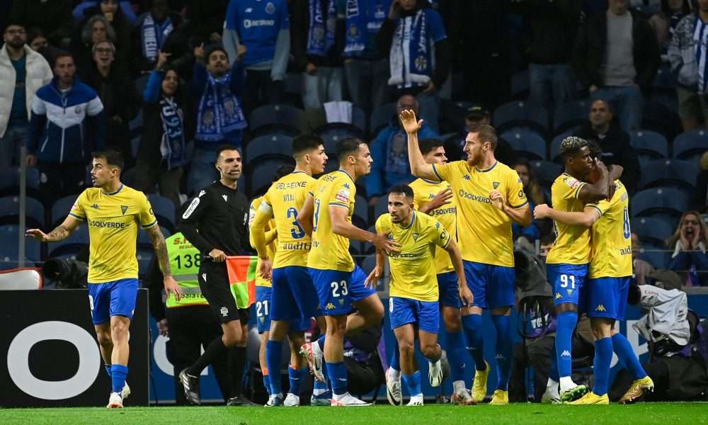 Ta A Da Liga Estoril Surprend Benfica Et Se Qualifie En Finale