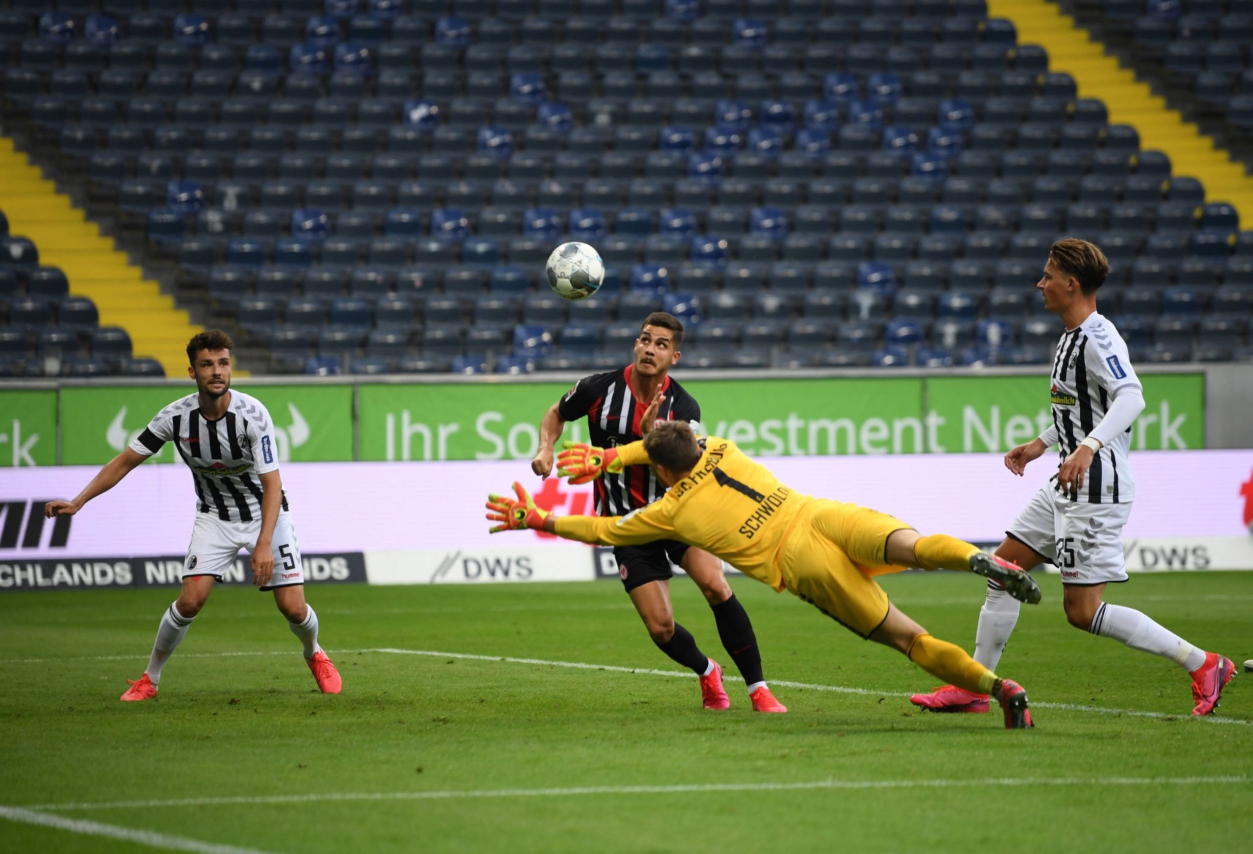 André Silva buteur pour Francfort face à Freiburg André Silva buteur avec Francfort face à Freiburg
