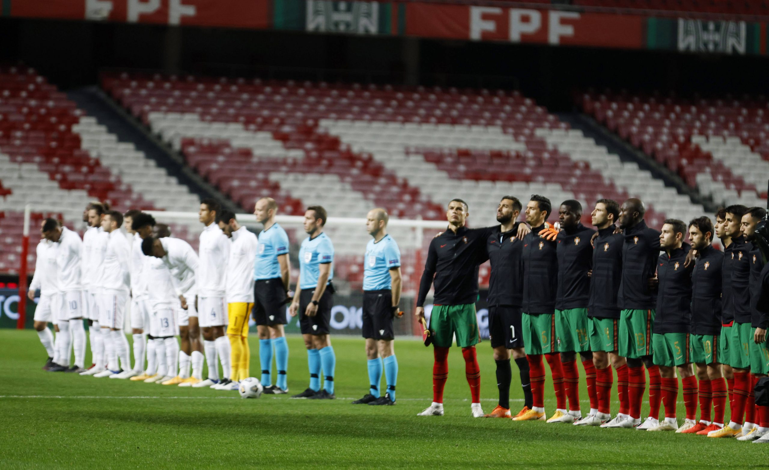 Le Portugal et la France durant l'hymne national