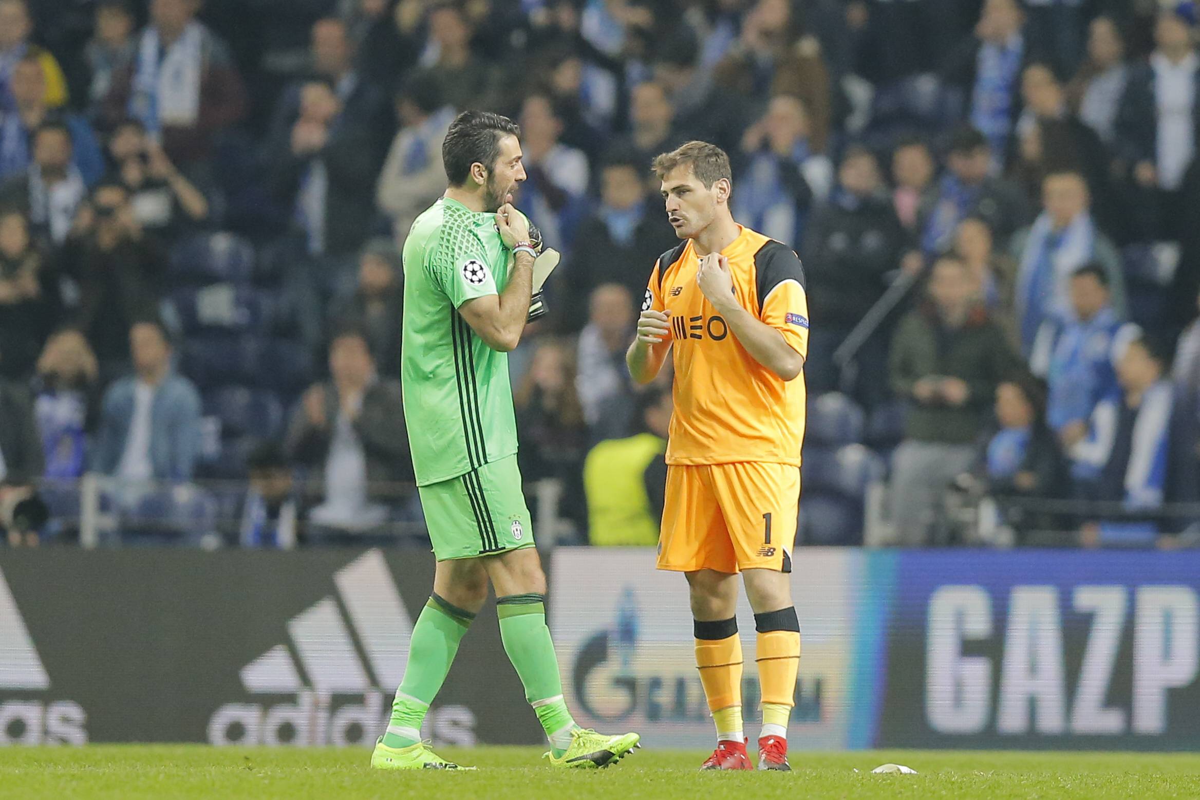 Buffon et Casillas lors de Juventus vs FC Porto