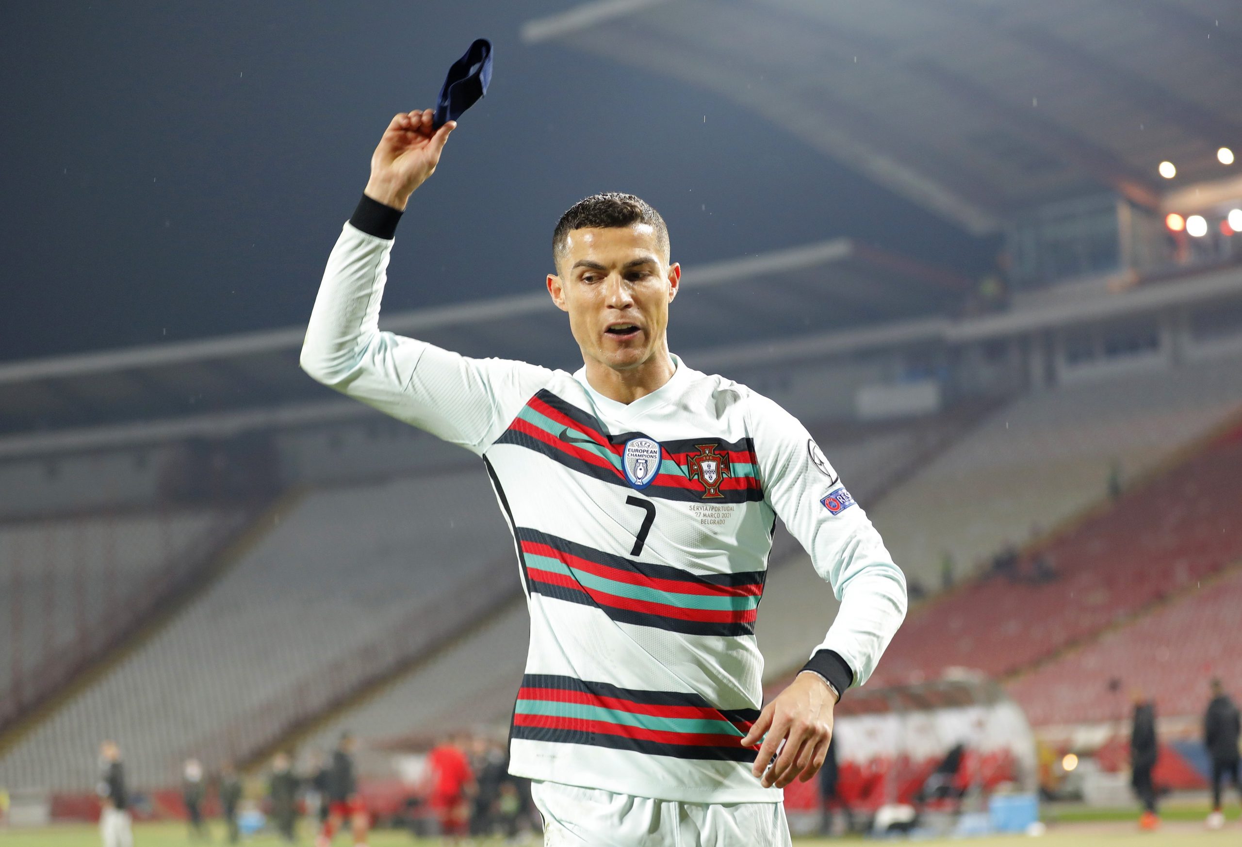 Frustré, Cristiano Ronaldo quitte la pelouse avant la fin du match ! Frustré, Cristiano Ronaldo quitte la pelouse avant la fin du match !