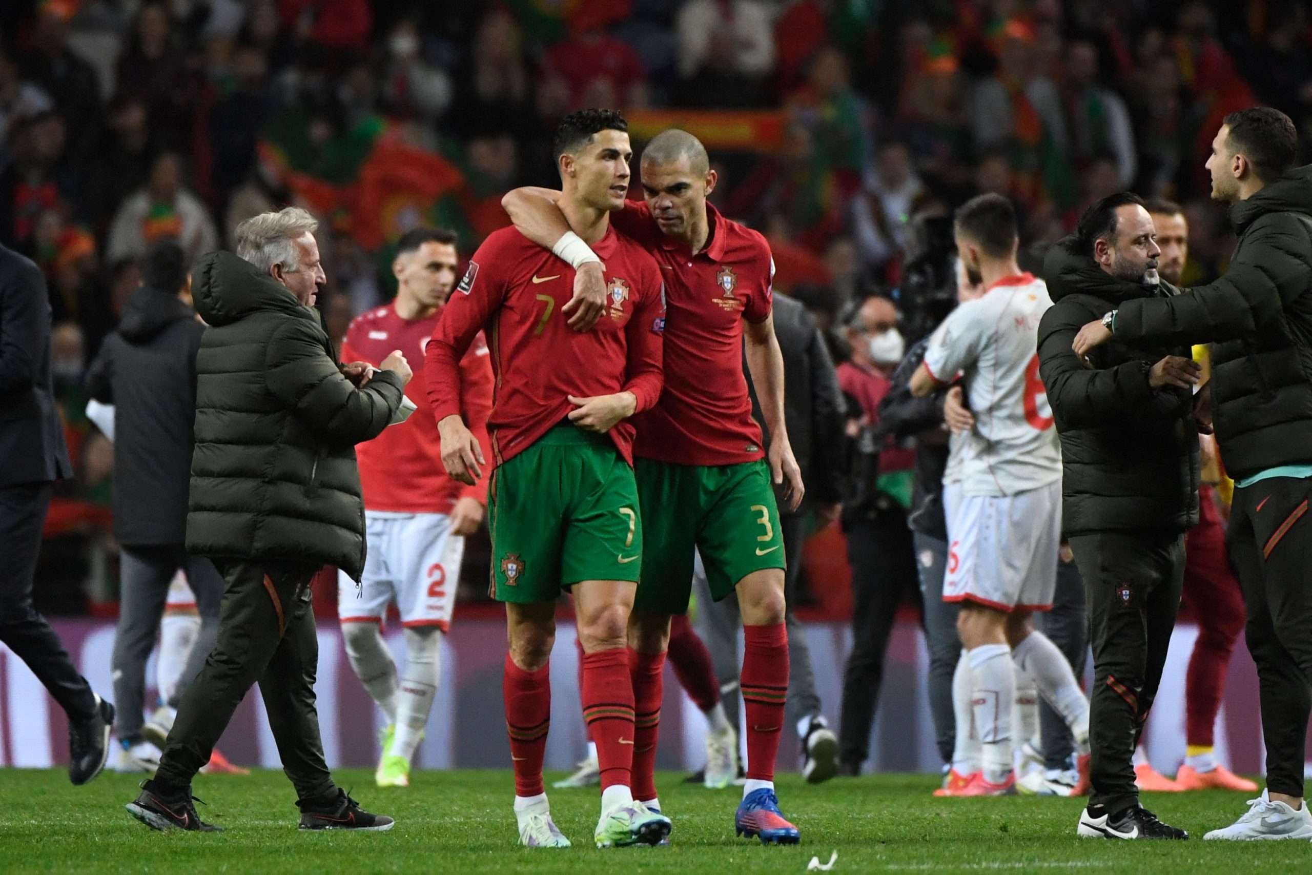 Pepe et Ronaldo fêtent la qualification du Portugal