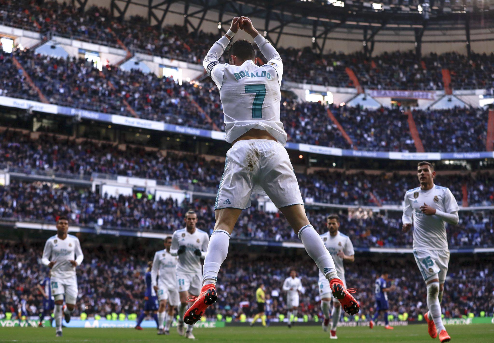 L histoire Derri re La C l bration Iconique De Cristiano Ronaldo l-histoire-derri-re-la-c-l-bration-iconique-de-cristiano-ronaldo