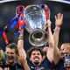 vitinha soulève le trophée de la ligue des champions